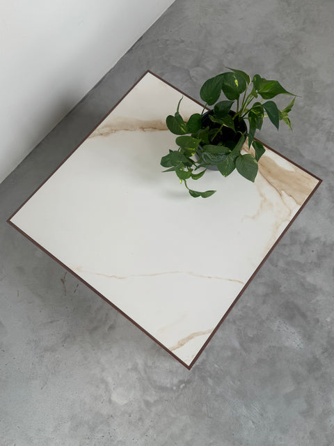 Solid Small Sohvapöytä, Pähkinäpuu | Calacatta Gold Matta
